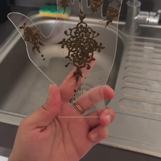 Modèle Henné – Main en Plexiglass Réutilisable pour S’entraîner